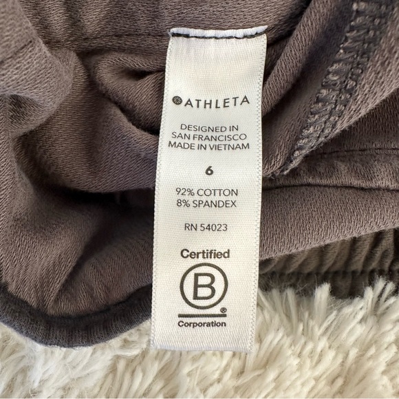 Athleta Farallon Women’s Brown Camo Shorts Size: 6 - Picture 6 of 10